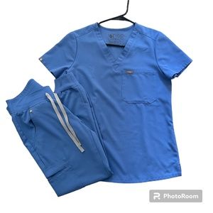 FIGS Scrub Set in Ceil Blue XS Top, XSP Bottom